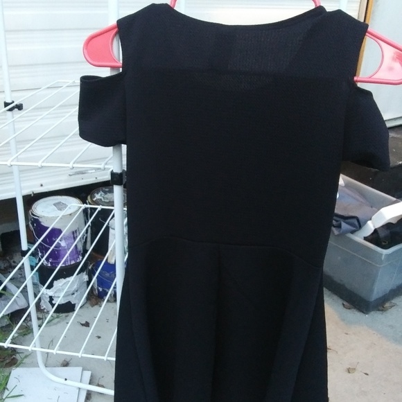 A dress - Picture 2 of 2